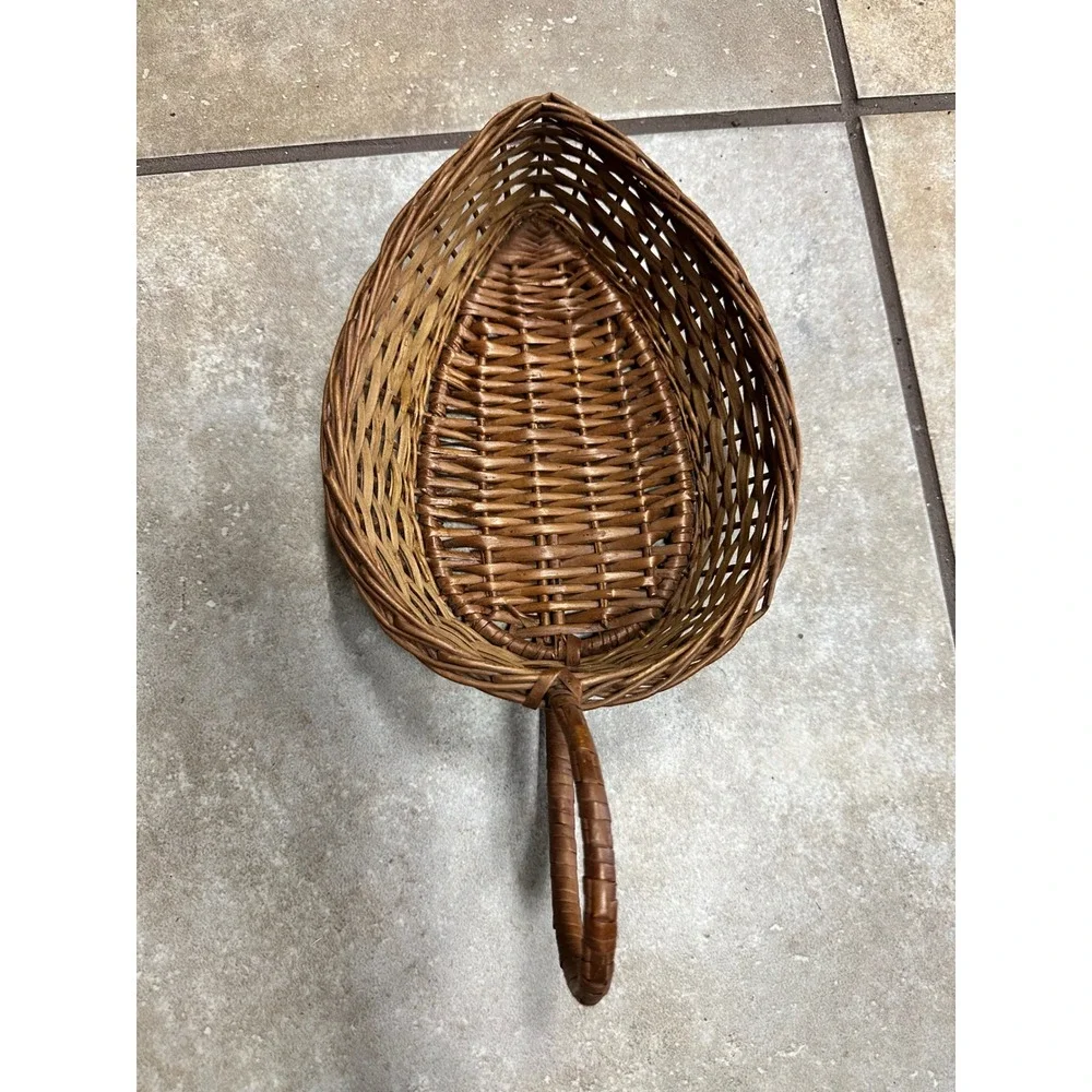 Woven Wicker Basket Home Decor Teardrop Leaf Shape Brown 13.5 Inch